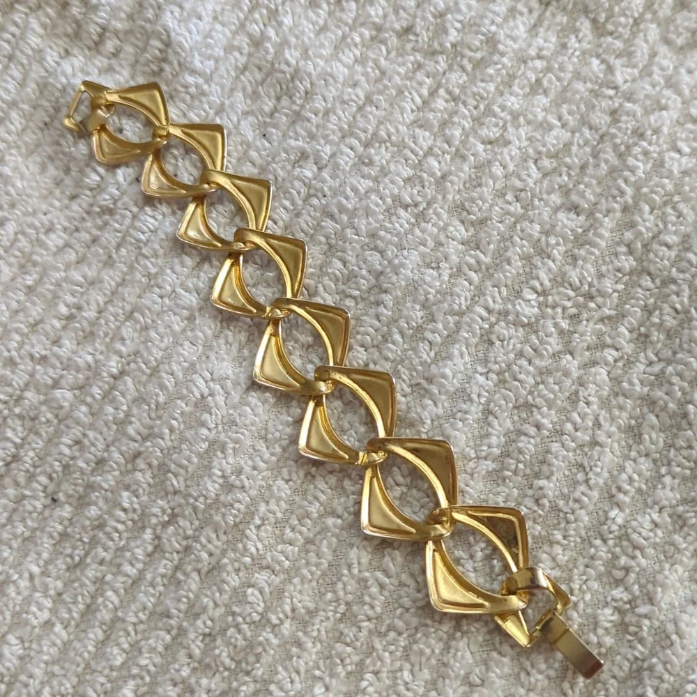 ~ Bracelet - Picture 6 of 8
